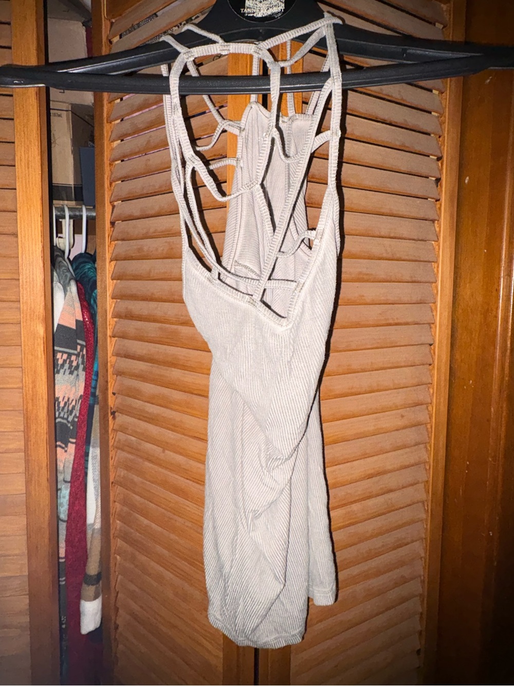 AEO rib cut out tank.